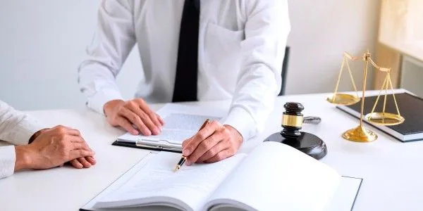 Gestiones legales ante entidades públicas